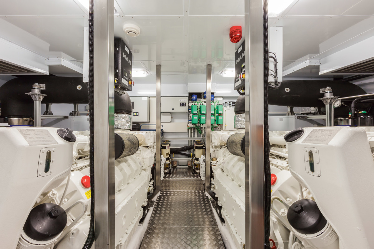 THE PEDDLER Engine Room Luxury Yacht Browser by CHARTERWORLD